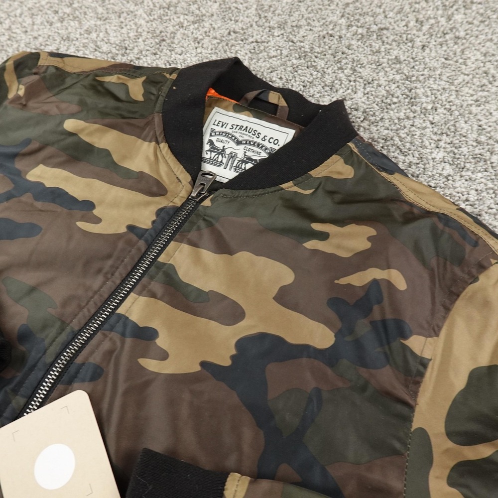 NEW Levis Jacket Mens M Green Camo Bomber Full Zip Insulated Windbreaker Coat